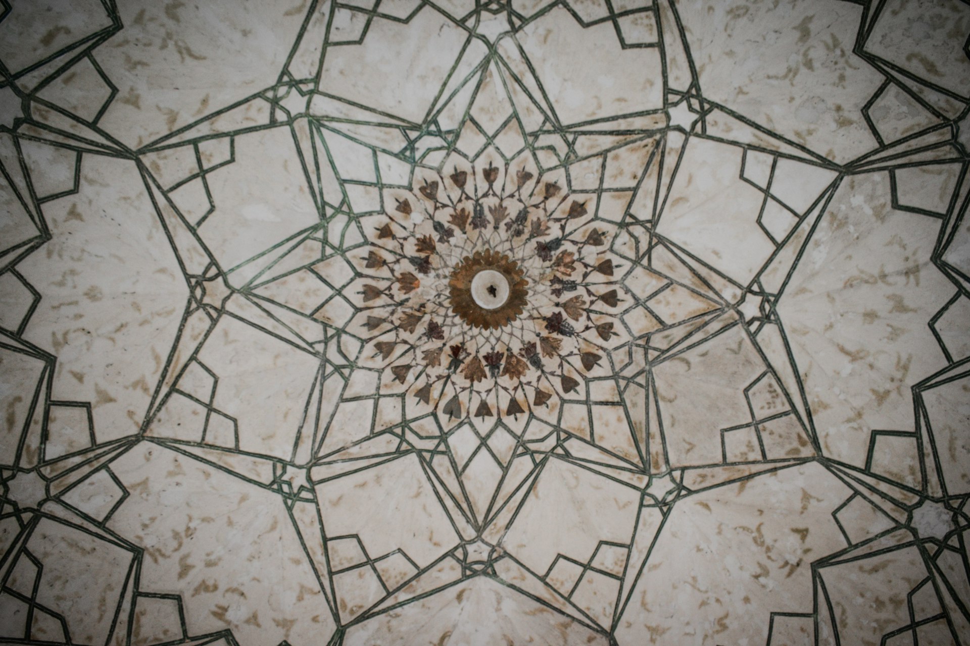 A picture of a pattern on a wall